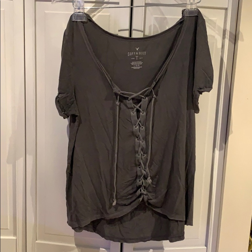 American Eagle Outfitters Short Sleeve Lace-Up Tee in Charcoal Gray